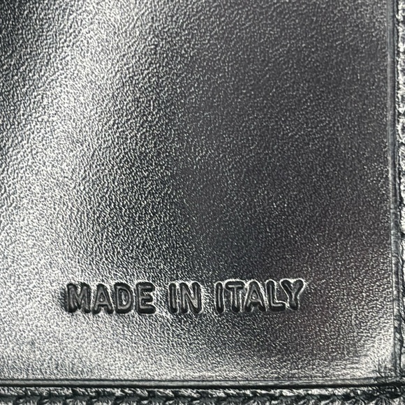 PRADA | ✨NEW✨ Trifold Leather Wallet in Black - Picture 12 of 14
